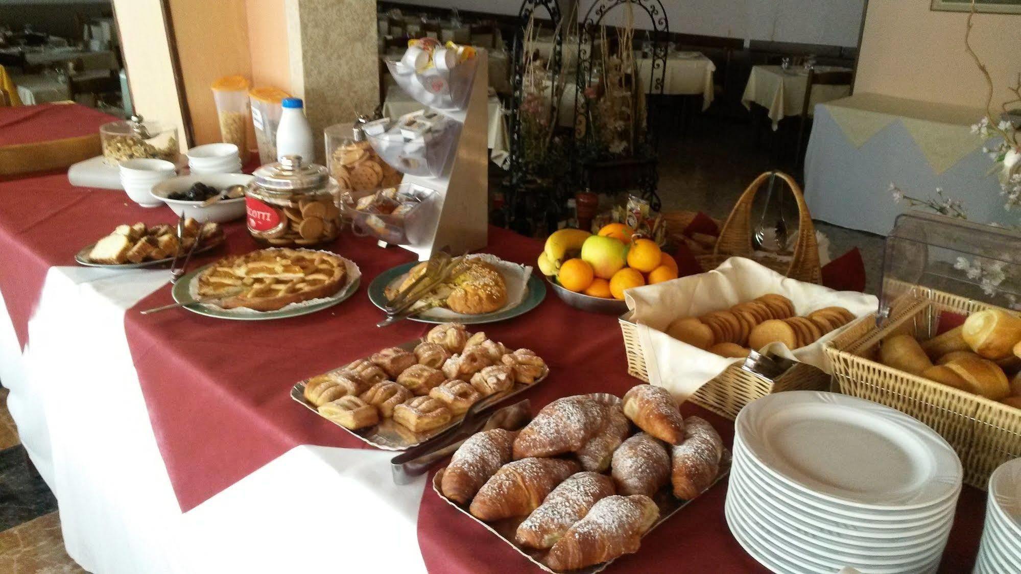 Albergo Giardino ตอสโกลาโน มาแดร์โน ภายนอก รูปภาพ